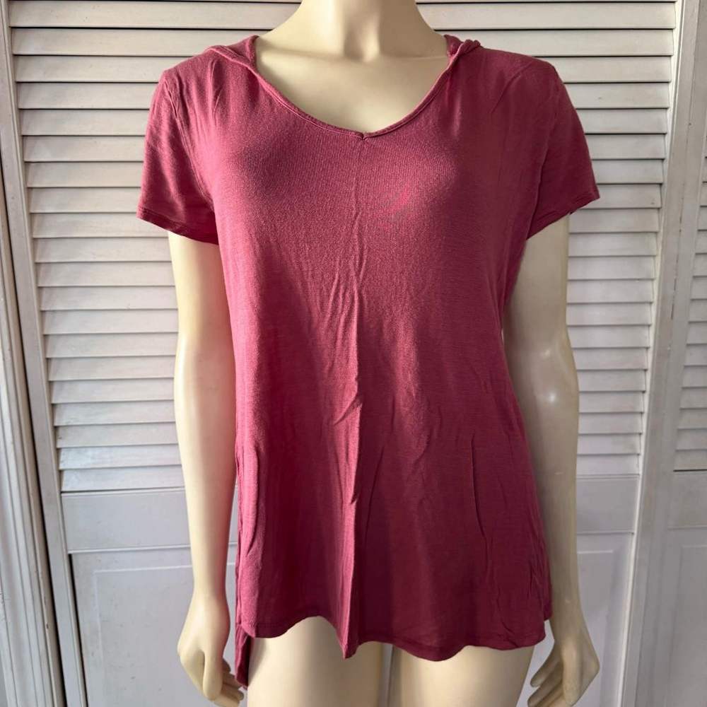 Women's Cleo T-Shirt Size 1X Red Short Sleeve Hooded